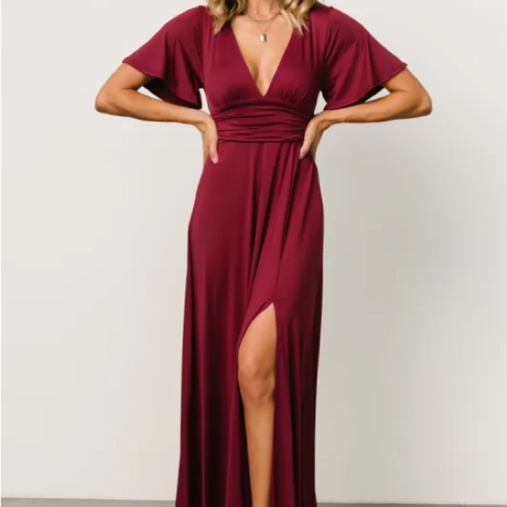 Elegant Burgundy Maxi Dress